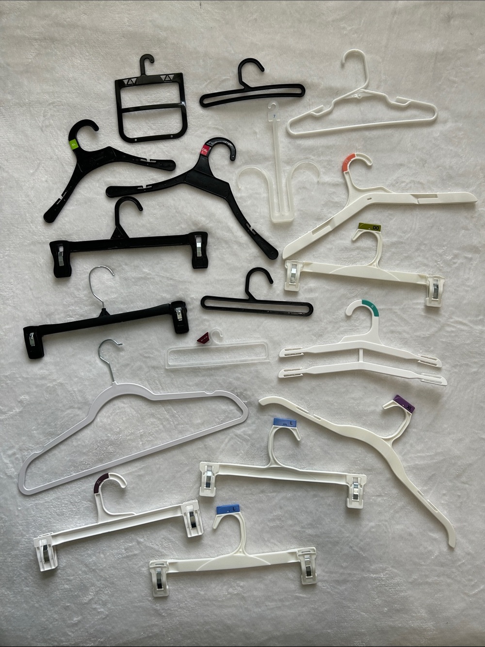 18 Versatile Plastic Hangers